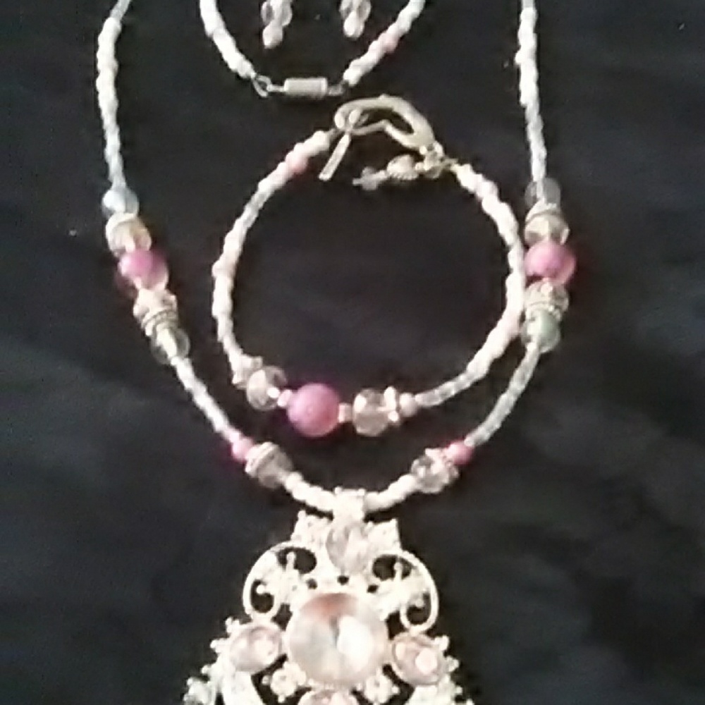Pink crystal necklace set beaded